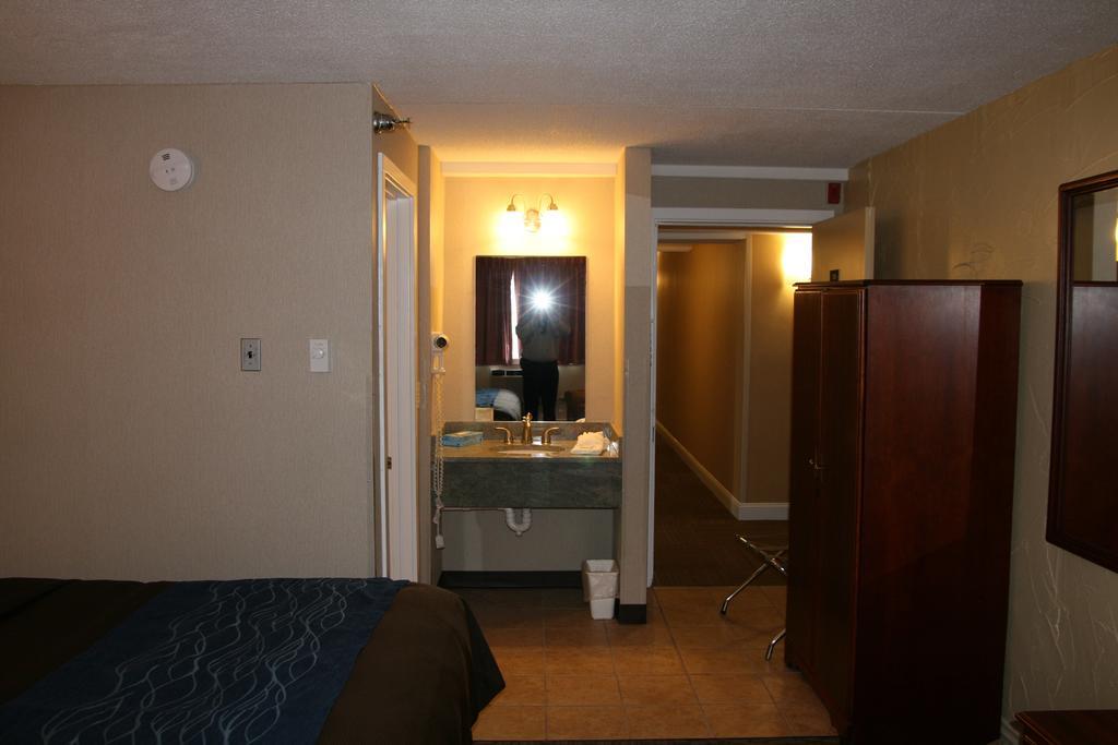 Bangor Inn & Suites Room photo