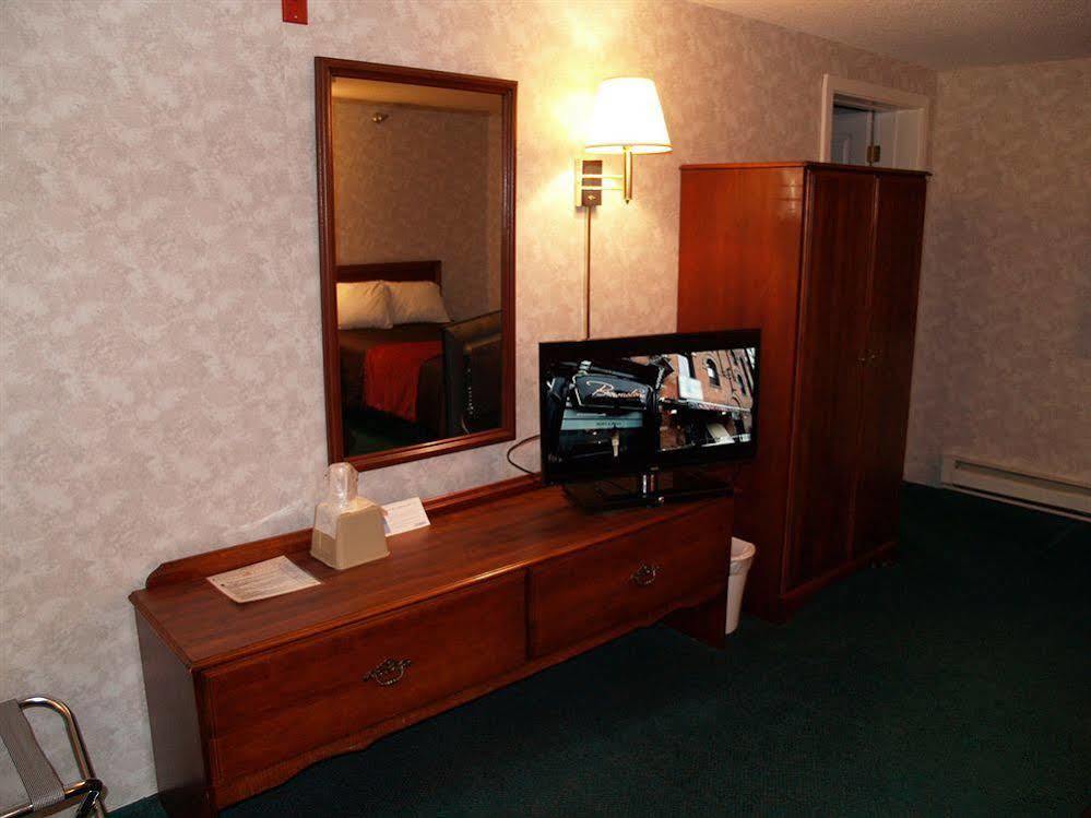 Bangor Inn & Suites Exterior photo
